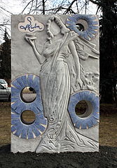 Reliéf na motivy jeho grafiky od sochařky Zuzany Čížkové odhalený v roce 2013 v Kubových sadech v Poděbradech při příležitosti 150. výročí narození.