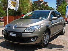 Archivo:Renault Mégane III Phase I Fünftürer 1.6 16V 110 Dynamique  Perlmuttschwarz Heck.JPG - Wikipedia, la enciclopedia libre