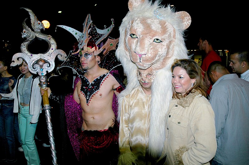 File:Revelers - 2004 West Hollywood Halloween Carnival.jpg