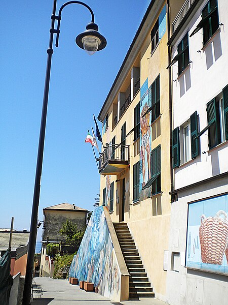 File:Riomaggiore 431-Town Hall 14.jpg