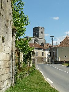 Ortszentrum von La Rochebeaucourt, Blickrichtung von Edon