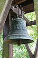 Bronzeglocke (im Glockenstuhl an der Kirche)