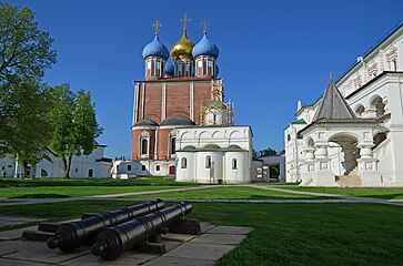 Историко архитектурного заповедника. Рязань музей-заповедник Рязанский Кремль. Историко архитектурный музей Рязань. Музей в Кремле Рязань. Ансамбль Кремля (Рязанский историко-архитектурный музей-заповедник).