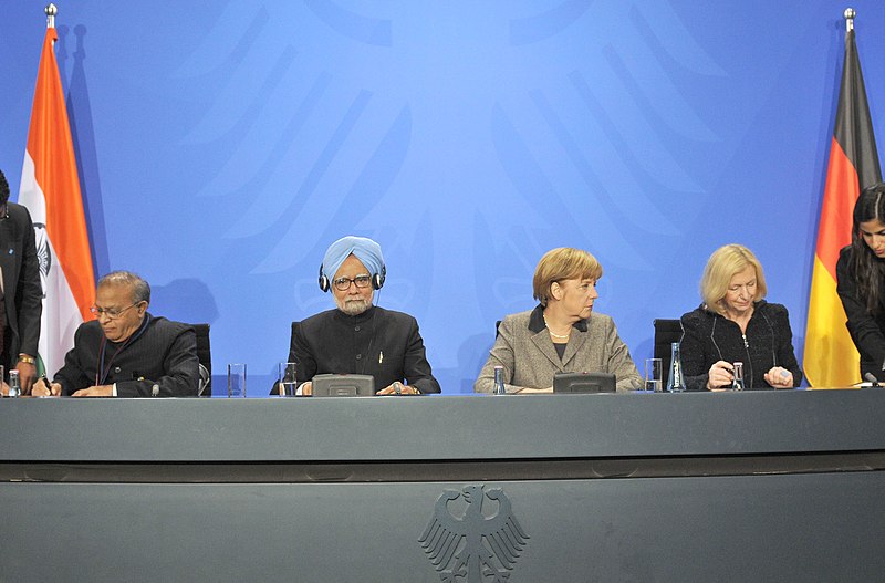 File:S. Jaipal Reddy and the Federal Minister of Education and Research of Germany, Ms. Johanna Wanka signing a joint declaration of Intent on Indo-German cooperation in the area of Civil Security Research.jpg