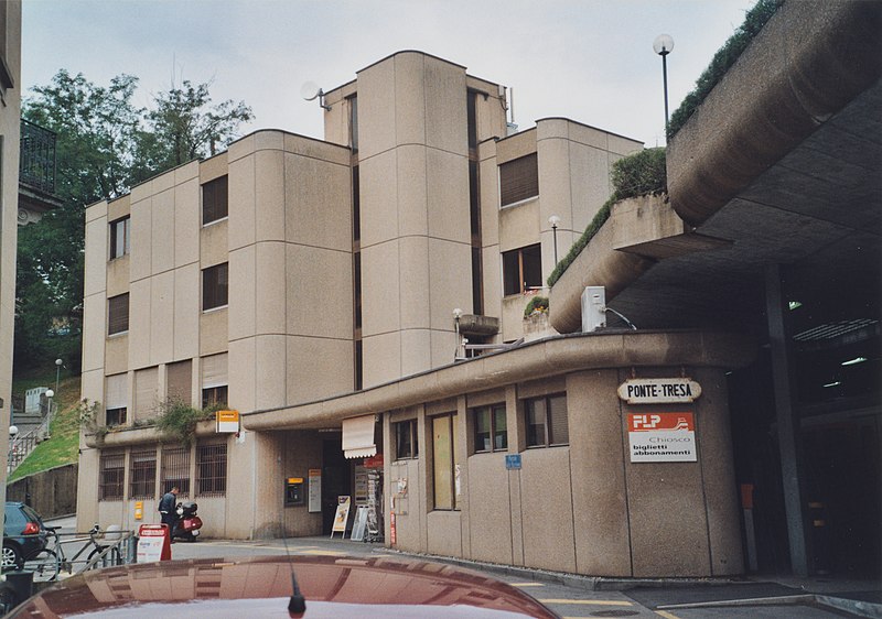 File:SBB Historic - F 122 00801 001 - Ponte Tresa FLP Stationsgebaeude Strassenseite.jpg