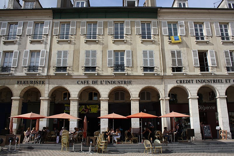 File:Saint-Germain-en-Laye Immeubles 2 4 6 8 place du Marché-Neuf 2011 11.jpg