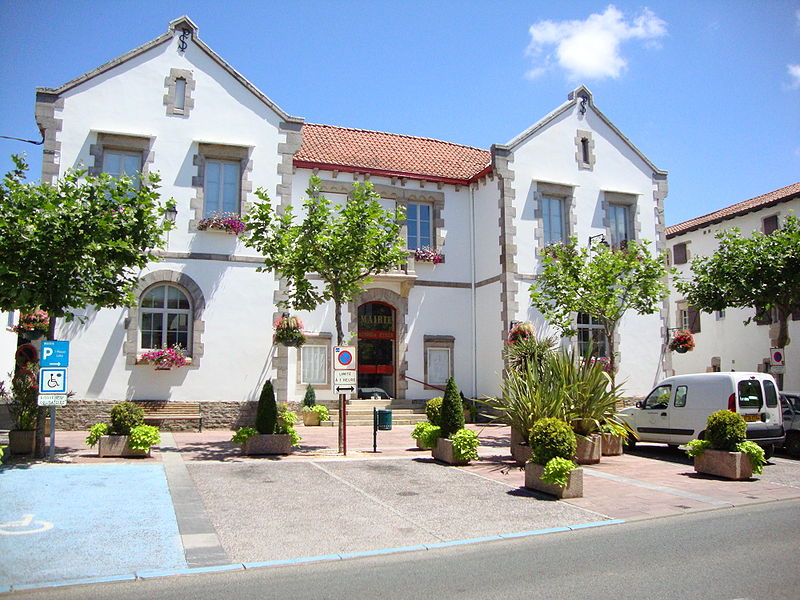 File:Saint-Pée-sur-Nivelle (Pyr-Atl., Fr) mairie.JPG