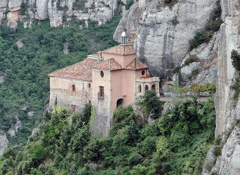 Fitxer:Santa Cova Chapel, Montserrat.jpg