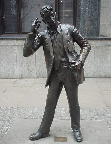 File:Sculpture 'LiffeTrader'-Walbrook-London.JPG