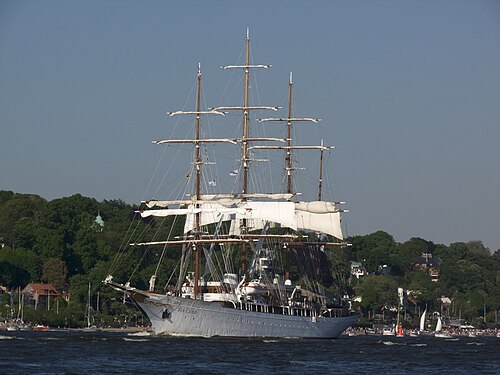 Die Sea Cloud, 8 Mai 2011 Auslaufparade Hamburg Outbound