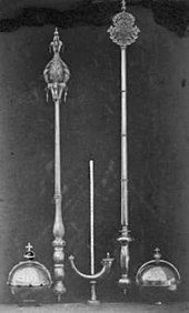 The sceptres and orbs of the King and the Queen with the anointing horn Septere, salvehorn og rikseplene.jpg