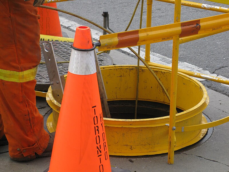 File:Sewer maintenance at Jarvis and Front -c.jpg