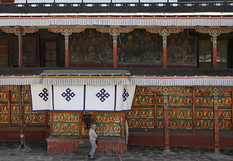 File:Shigatse-Tashilhunpo-80-gemalte Buddhas-2014-gje.jpg