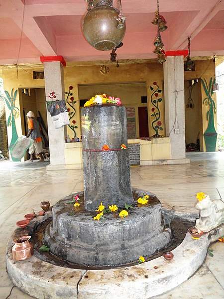 File:Shivlinga at Vairatapattana.jpg