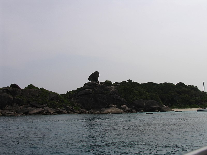 File:Similan Sail Stone - panoramio.jpg