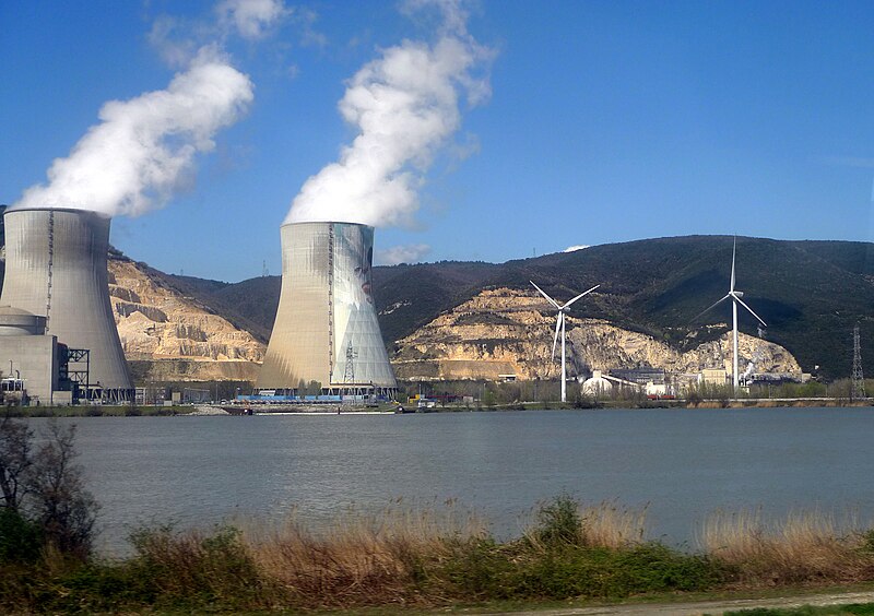 File:Site nucléaire de Cruas (FR07).jpg