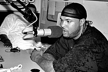 «Check on It» iba a estar en la banda sonora de La pantera rosa, sin embargo, se decidió no incluirla, por lo tanto, Slim Thug (en la foto) grabó sus propias letras de rap.