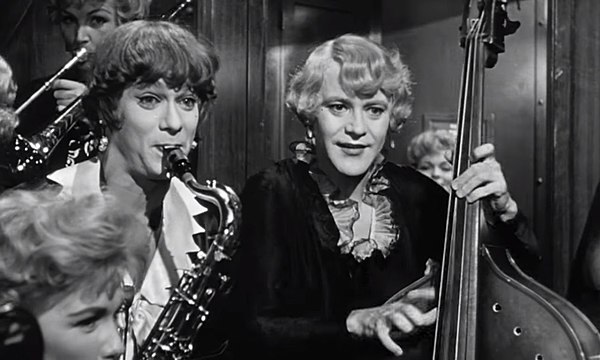 Tony Curtis and Lemmon in Some Like It Hot (1959)