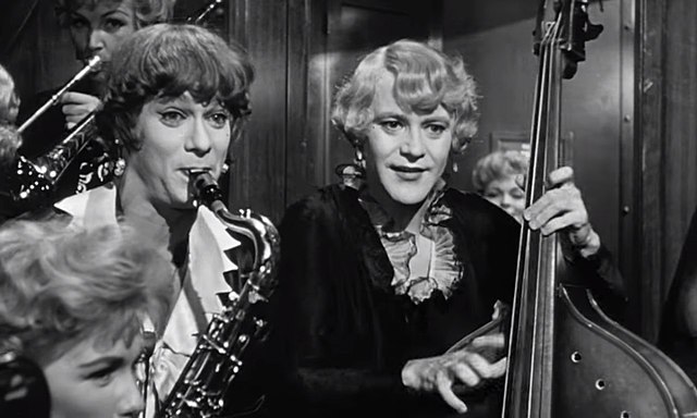 Tony Curtis and Lemmon in Some Like It Hot (1959)