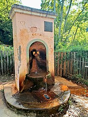 Source et fontaine destinée aux visiteurs