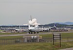 Миниатюра для Файл:Space Shuttle Discovery touchdown at Dulles.jpg