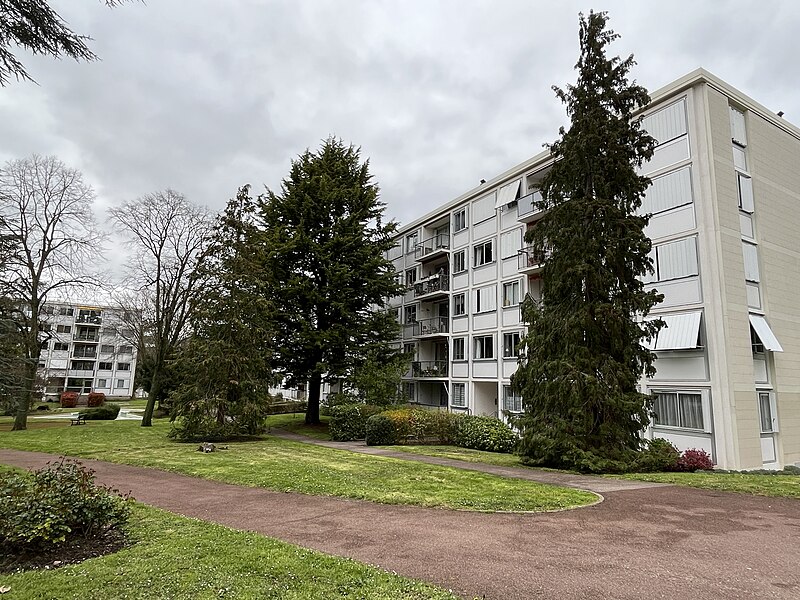 File:Square des Aubades 3.jpg