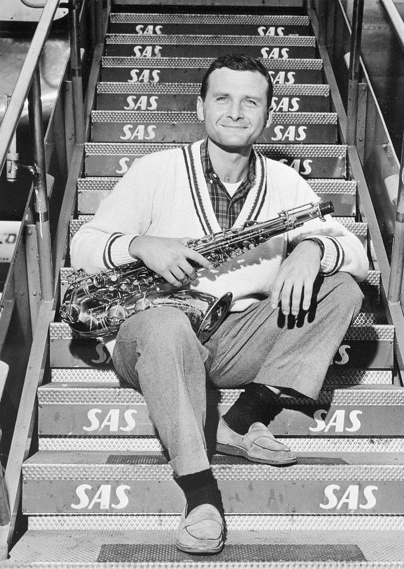 Stan Getz, tenor saxophonist at Kastrup Airport CPH, Copenhagen.jpg