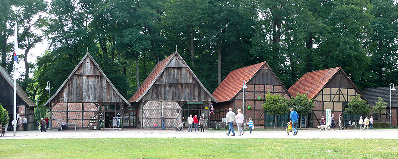 File:Steinhude Scheunenviertel Panorama.jpg