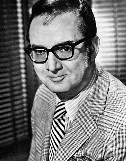 Steve Allen made his second guest appearance in the episode.