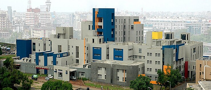 Surat Municipal Institute of Medical Education and Research.jpg