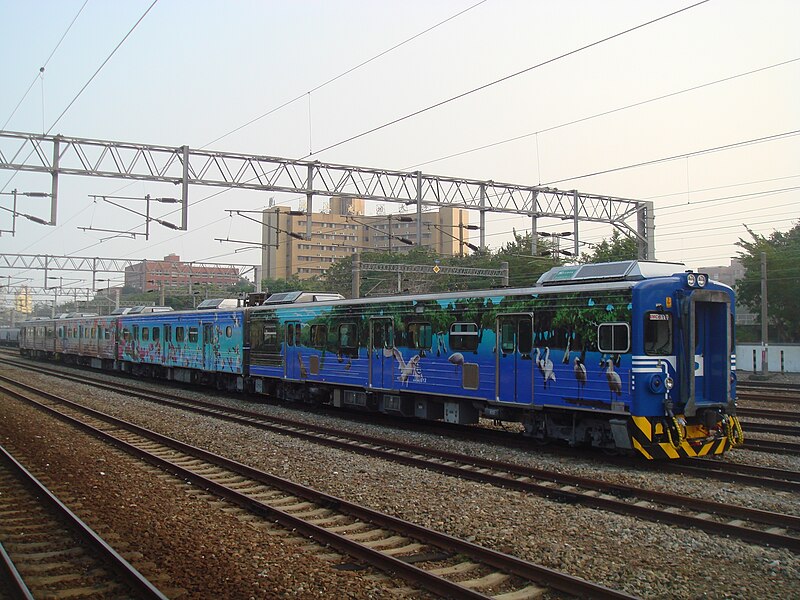 File:TRA EMU612 on Shalun Line 20101207.jpg