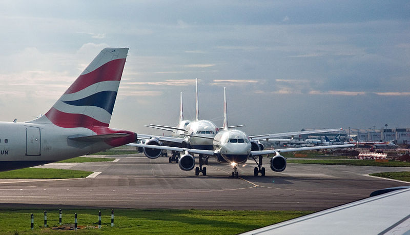 File:Take off queue, Heathrow, 10 Sept. 2010 - Flickr - PhillipC.jpg