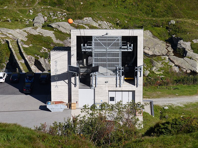 File:Talstation Seilbahn La Stadera-Scopi.jpg