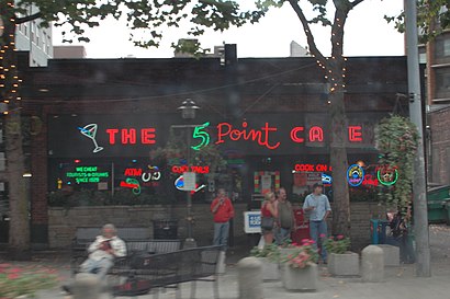 How to get to The 5 Point Cafe with public transit - About the place