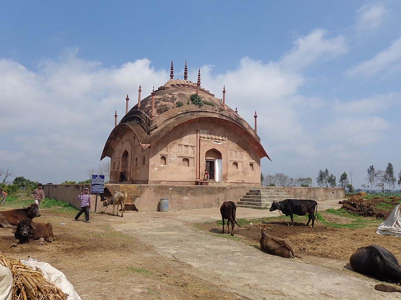 File:Tomb of Nawab Rasheed Khan Kaimganj.JPG