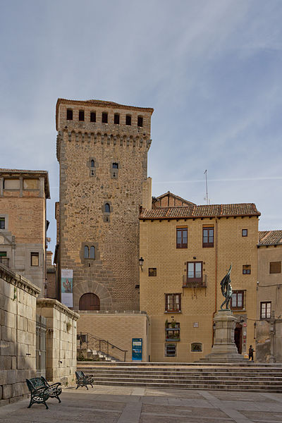 File:Torreón de Lozoya, Casa de Bornos, Casa de Solier, monumento a Juan Bravo.jpg