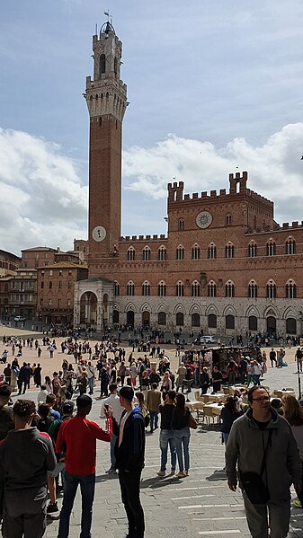 File:Torre del Mangia-Palazzo Pubblico-Piazza del Campo (Siena).jpg