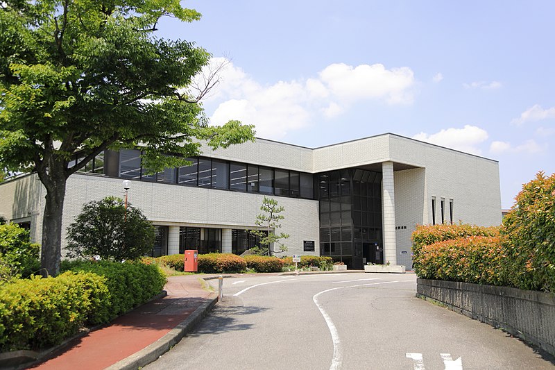 File:Toyoake City Library, Nishikawa-cho Toyoake 2018.jpg