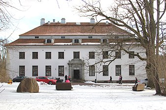 Träskända manor [fi] in Kirkkonummi together with Bertel Liljequist [fi], built in the 1920s[6]