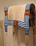 Миниатюра для Файл:Tsitsistas saddle blanket AIC 04.jpg