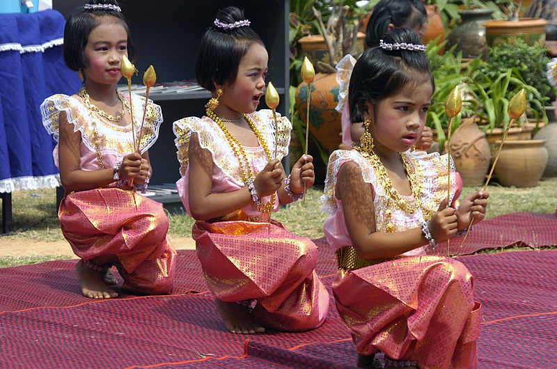 File:US Navy 090316-M-9292S-007 Students of Ban Lam Nang Keaw elementary school perform for visiting U.S. and Thai military members as a part of the humanitarian efforts of Exercise Cope Tiger.jpg