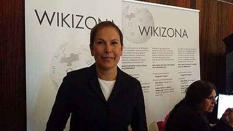 La presidenta Uxue Barkos visitando la Wikizona.