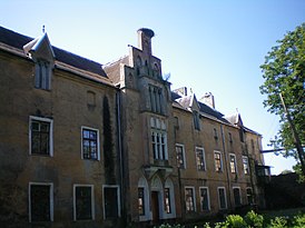 Castillo "Waldau" en el pueblo de Nizovye, región de Kaliningrado (julio de 2011).