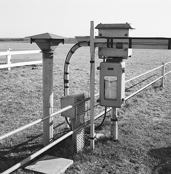 File:Ventilatie systeem, stralingsmeters, Bestanddeelnr 165-0263.jpg