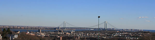 Cầu Verrazano-Narrows nối liền phần phía đông Đảo Staten qua Quận Brooklyn