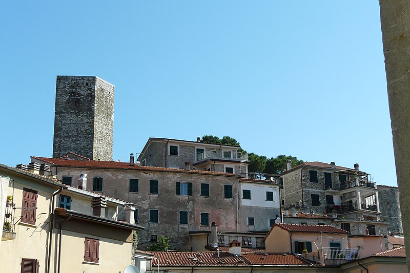 File:Vezzano Ligure-panorama3.JPG