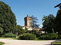 Torre de Piazza Castello vista dende los xardinos de Salvi.