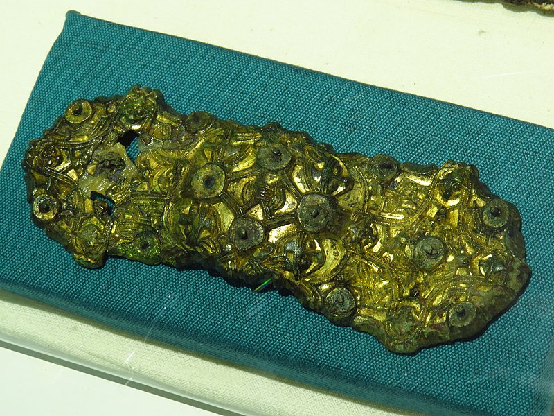 File:Viking brooch from Scar boat burial, The Orkney Museum (9496747649).jpg