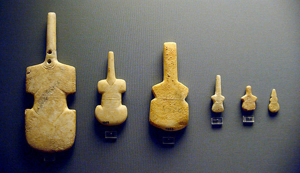 Violin-shaped female cycladic figurines