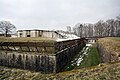 Vue de la casemate de Bourges Est depuis le fossé.